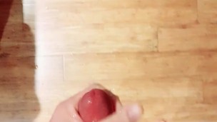 HORNY DUDE WANKED OFF...AGAIN