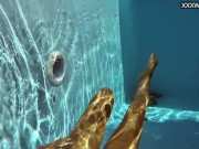 French model enjoys herself underwater 16/16