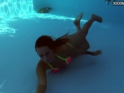 French model enjoys herself underwater 7/16