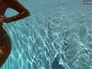 French model enjoys herself underwater 9/16