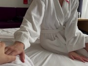 Сексуальная уборщица в отеле пришла убрать номер (С РАЗГОВОРАМИ) 3/16