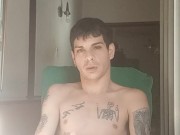 Me filmo cuando estoy solito y se me sale la leche