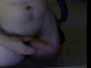 Joven y gran polla quiere correrse contigo, me masturbo delante la cam