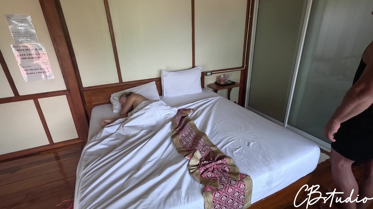 Stepfather and stepdaughter share a bed in a hotel room - Free Sex Video - RedTube