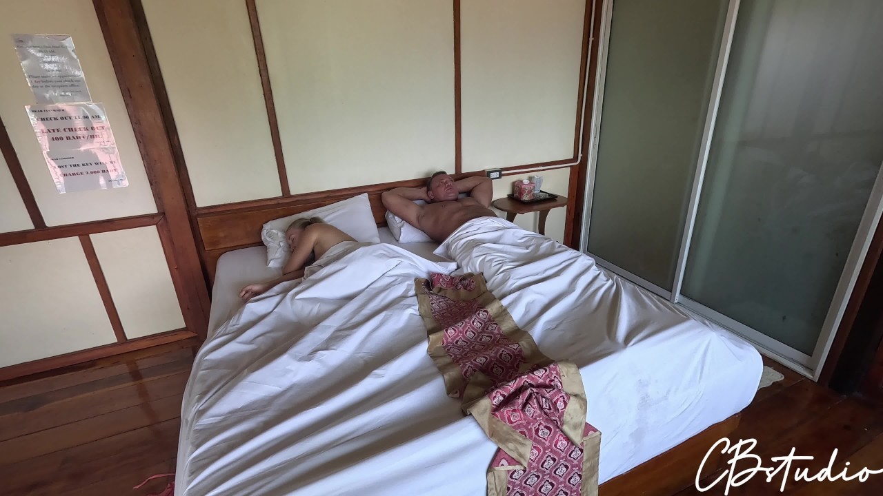 Stepfather and stepdaughter share a bed in a hotel room - Free Sex Video - RedTube