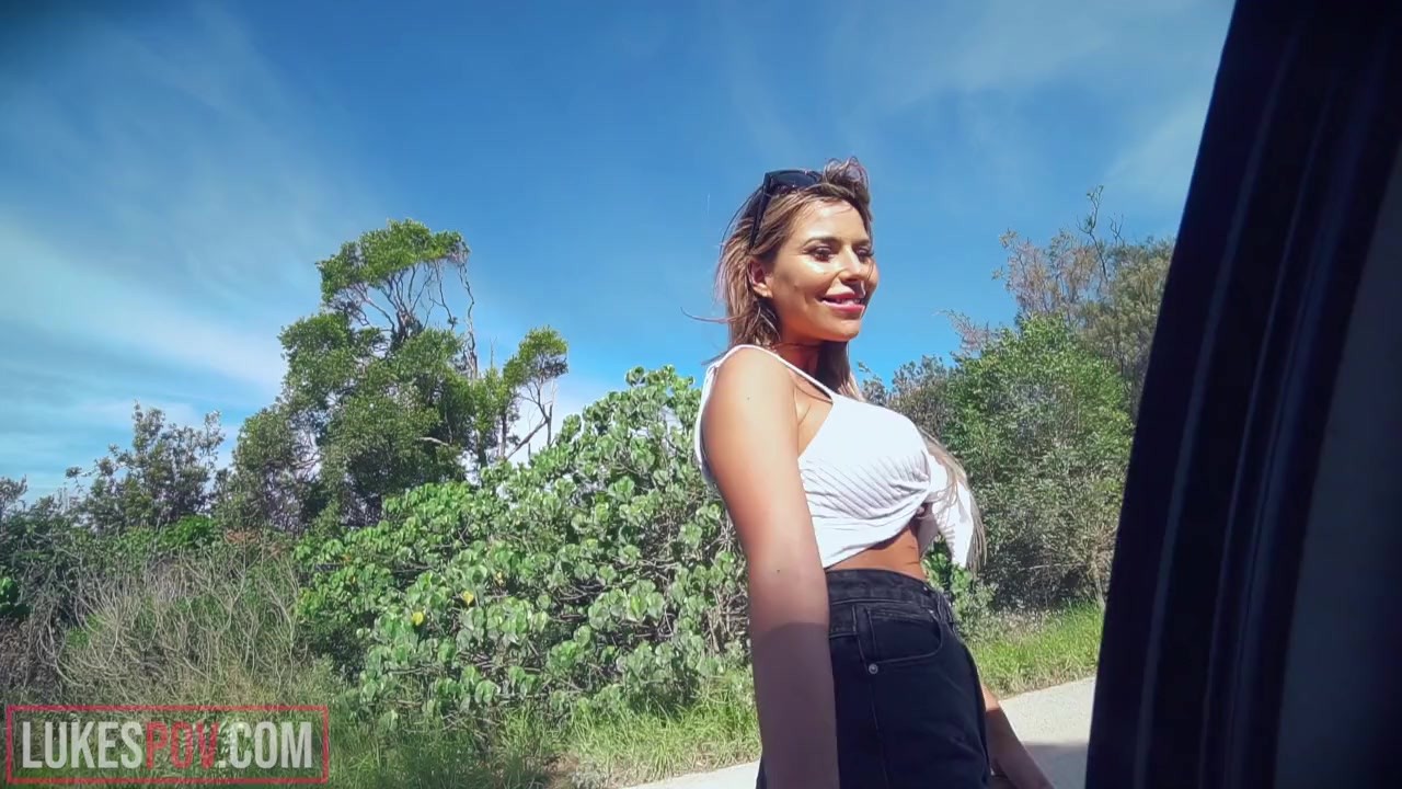 Nina Milano Is a Horny Hitchhiker - Vídeo de sexo gratis - RedTube