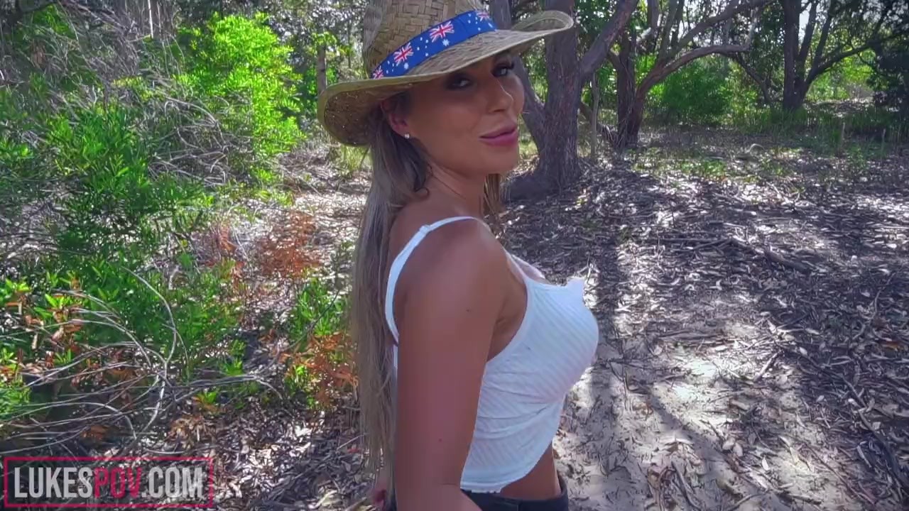 Nina Milano Is a Horny Hitchhiker - Vídeo de sexo gratis - RedTube