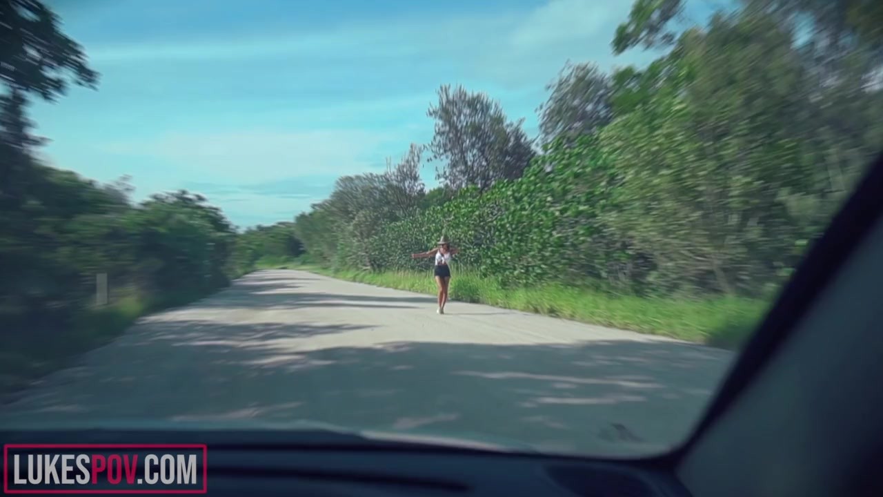 Nina Milano Is a Horny Hitchhiker - Vídeo de sexo gratis - RedTube