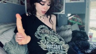 petite emo Viakitty plays with big toy - Vidéo de sexe gratuite ...