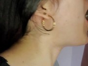 Eu mamei o meu amigo e ele me presenteou com leite na cara