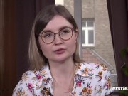 Ersties - Emily kommt mit Glasdildo zum Höhepunkt 10/16