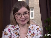 Ersties - Emily kommt mit Glasdildo zum Höhepunkt 5/16