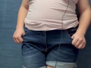 clit for brains pet wets herself - Screenshot 11 of 16 - HD