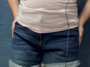 clit for brains pet wets herself - Screenshot 13 of 16 - Watersports