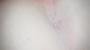 A beautiful anus reacts to a handjob of a dick!