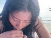 Me culeo a la novia de mi amigo en la playa cuando nos quedamos solos 1/16