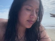 Me culeo a la novia de mi amigo en la playa cuando nos quedamos solos 4/16