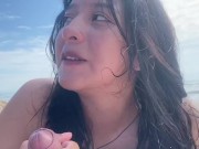 Me culeo a la novia de mi amigo en la playa cuando nos quedamos solos 5/16