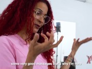 MILF Pelirroja y masajista le da un final feliz a hombre afortunado 3/16