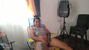 antes de irte a trabajar ven y me cumples con tus deberes maritales