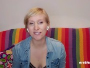 Ersties - Flora gibt Veronica eine heiße Jerk-Off-Anleitung für Girls 6/16