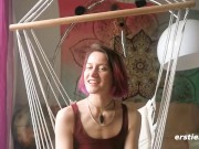 Ersties - Flora gibt Veronica eine heiße Jerk-Off-Anleitung für Girls 7/16