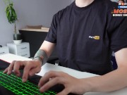 Моя сводная сестра знает как меня расслабить 1/16