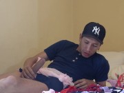 Peruana descubre que su amigo pervertido le roba las tangas, este le descubre y tienen sexo a escondidas 6/16