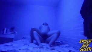 chaparrita nalgona cabalgando como una puta - Emily Sex Queen