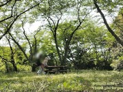 大自然の中で森林浴の快感とセックスの快感が入り交じりエクスタシーを感じるギャルカップル - Screenshot 11 of 16 - 日本人