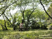 大自然の中で森林浴の快感とセックスの快感が入り交じりエクスタシーを感じるギャルカップル - Screenshot 3 of 16 - Hentai