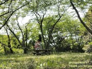 大自然の中で森林浴の快感とセックスの快感が入り交じりエクスタシーを感じるギャルカップル - Screenshot 7 of 16 - ハメ撮り