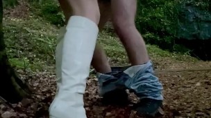 Sveltina nel bosco