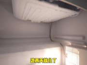 租客头卡在冰箱里，撅着嫩穴，后入修理 3/16