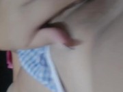 TATUADA SE MASTURBA CON DILDO