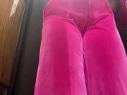 Красивая Мачеха Надевает Одежду В Публичном Месте На Свои Большие Сиськи И Жопу 16/16