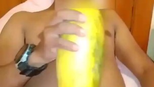 Pinoy Sarap na sarap sa pagkantot sa Papaya