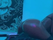 Ebony juega con juguete 15/16