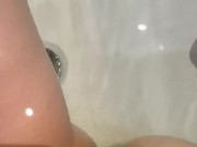 Девушка после секса с кримпаем писает в воду в ванне! Грязные Русские Разговоры 12/16