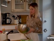 Ersties - Kittis lustvolle Selbstbefriedigung mit Dildo 15/16