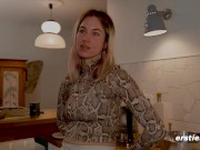 Ersties - Kittis lustvolle Selbstbefriedigung mit Dildo 2/16