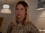 Ersties - Kittis lustvolle Selbstbefriedigung mit Dildo 7/16