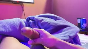 Cum on myself quickly