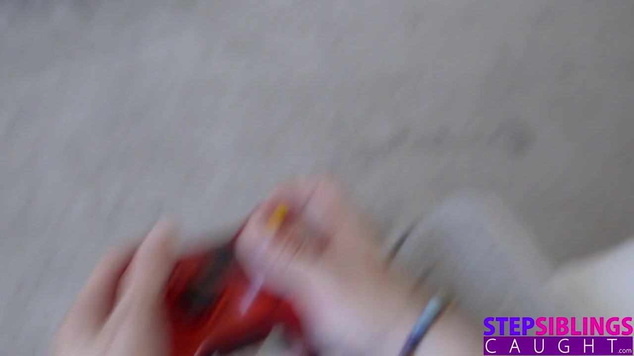 Best Friend Zoe Bloom Convinces Ashly Bloom to Try out Stepbro's Huge Dick for a Ride -S8:E3 - RedTube