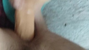 Dilatando mi culito con 30 Cms