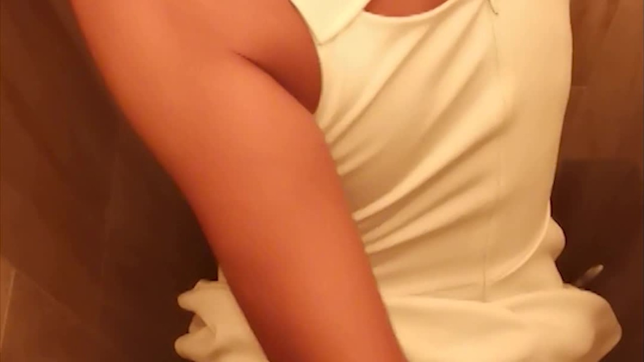 NAUGHTY COUPLE GETS CAUGHT FUCKING IN THE PUBLIC TOILET AT THE MALL - Darmowe seks wideo - RedTube