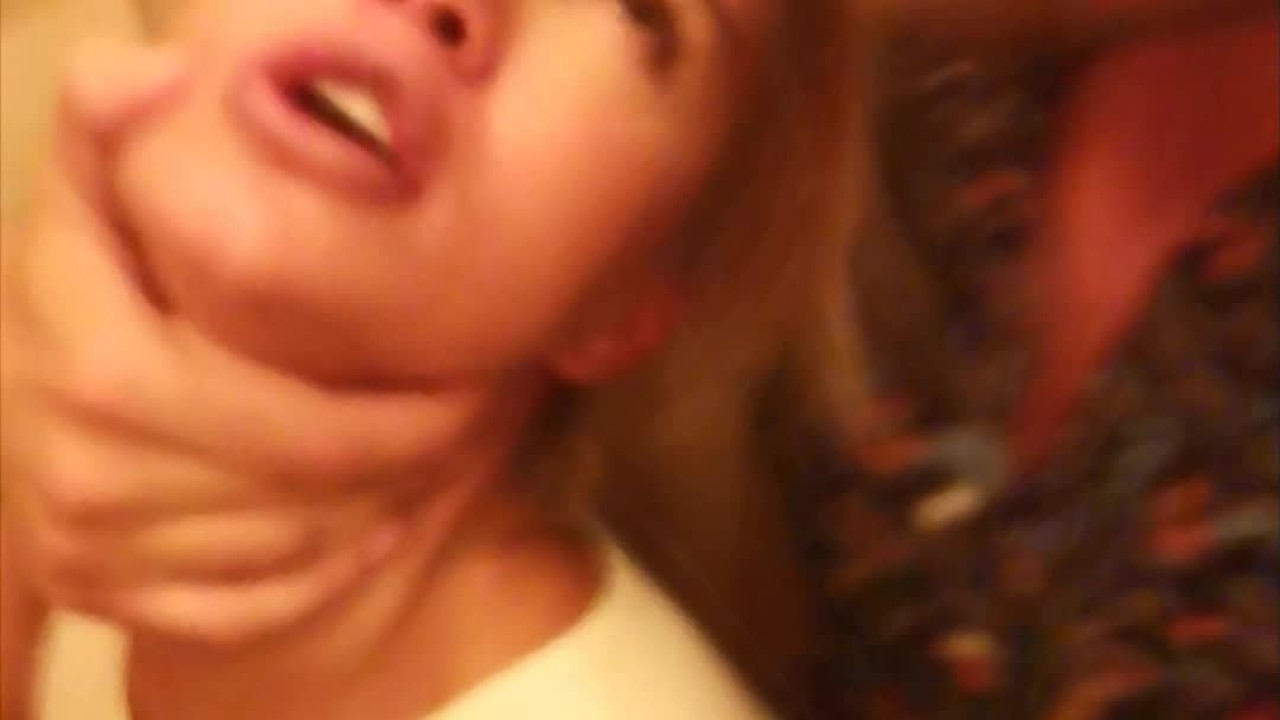 NAUGHTY COUPLE GETS CAUGHT FUCKING IN THE PUBLIC TOILET AT THE MALL - Darmowe seks wideo - RedTube