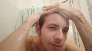 Gergely Molnar - Check me out under the shower