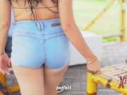 Blanca latina de pezones grandes pasa sensual casting en las afueras de la ciudad 2/16