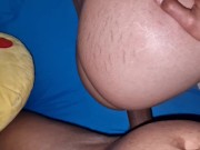 MI  HERMANASTRO QUIERE FOLLAR POR PRIMERA VEZ Y DEJAR DE SER VIRGEN CORRIENDOSE EN MI CULO 16/16